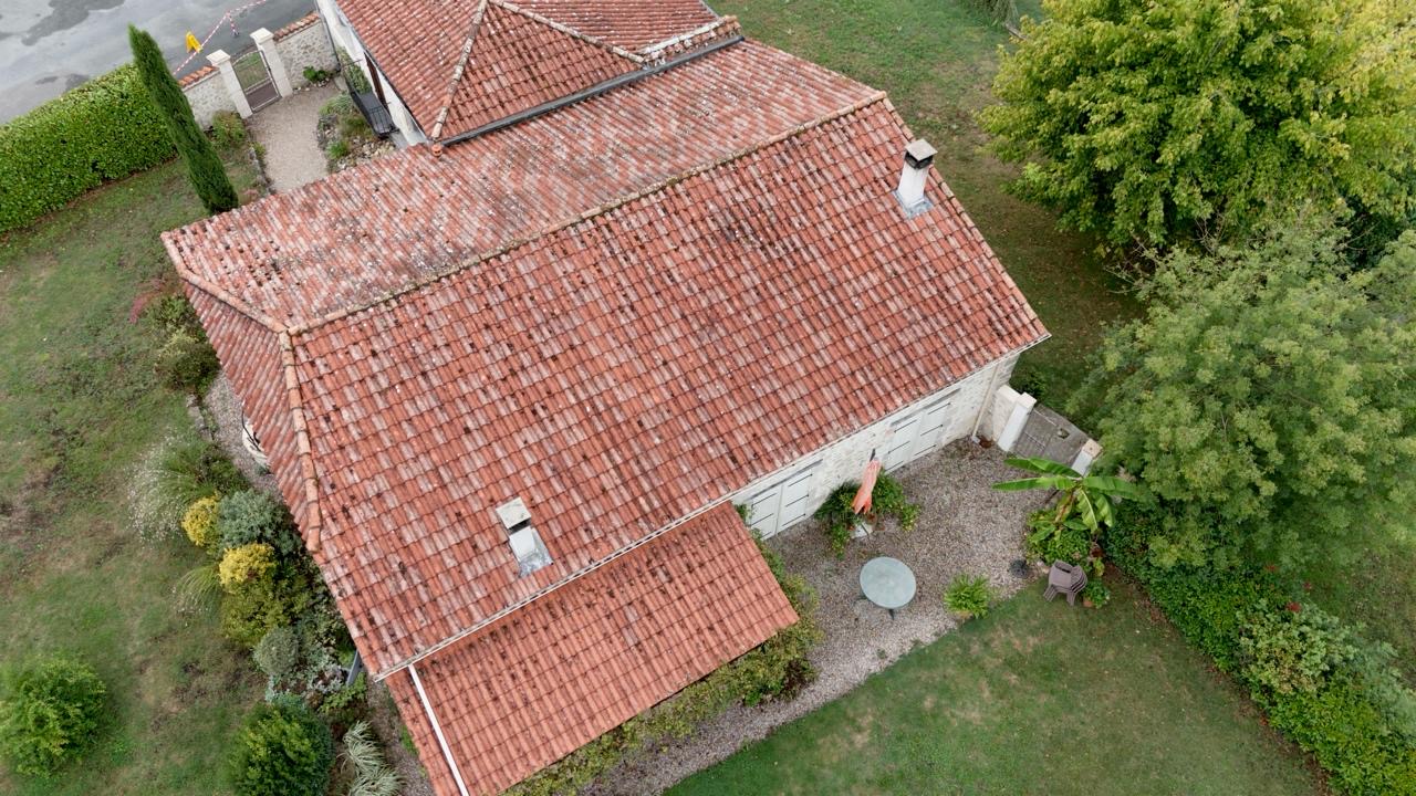 Nettoyage de toiture par drone après